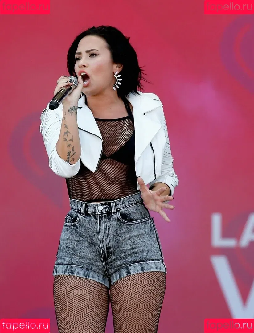 Demi Lovato / ddlovato Onlyfans Photo Gallery 