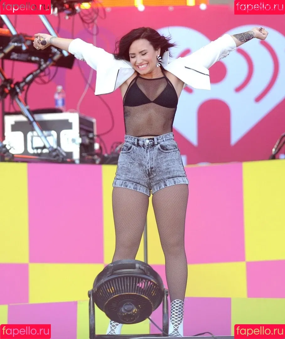 Demi Lovato / ddlovato Onlyfans Photo Gallery 