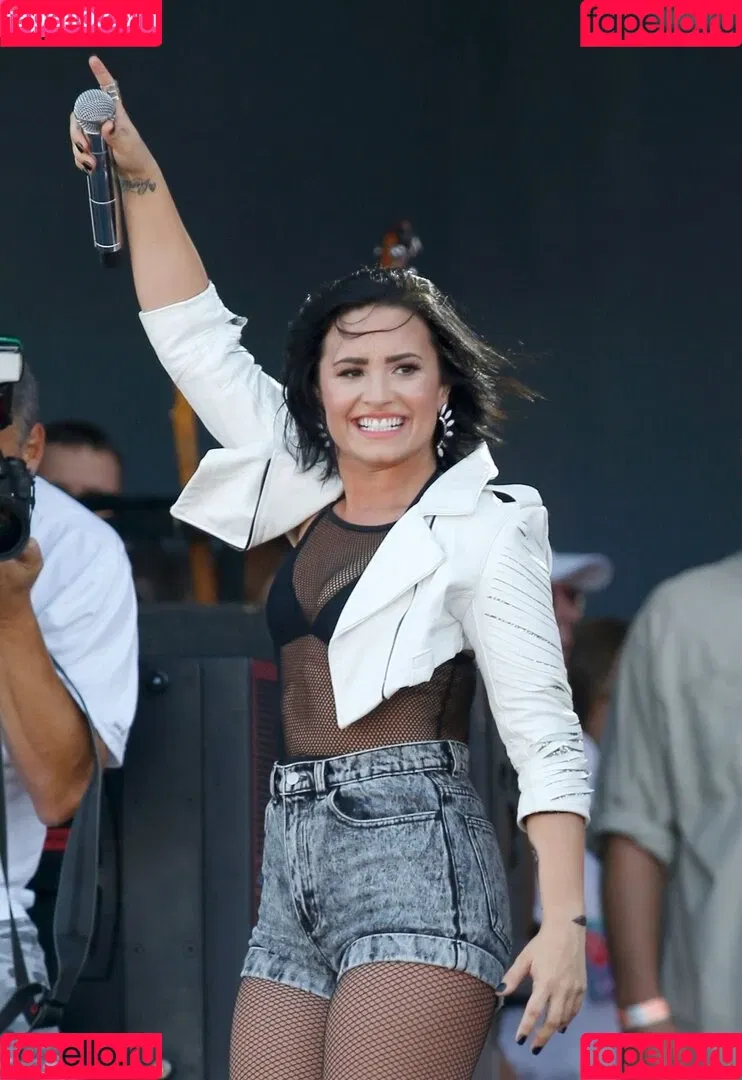 Demi Lovato / ddlovato Onlyfans Photo Gallery 