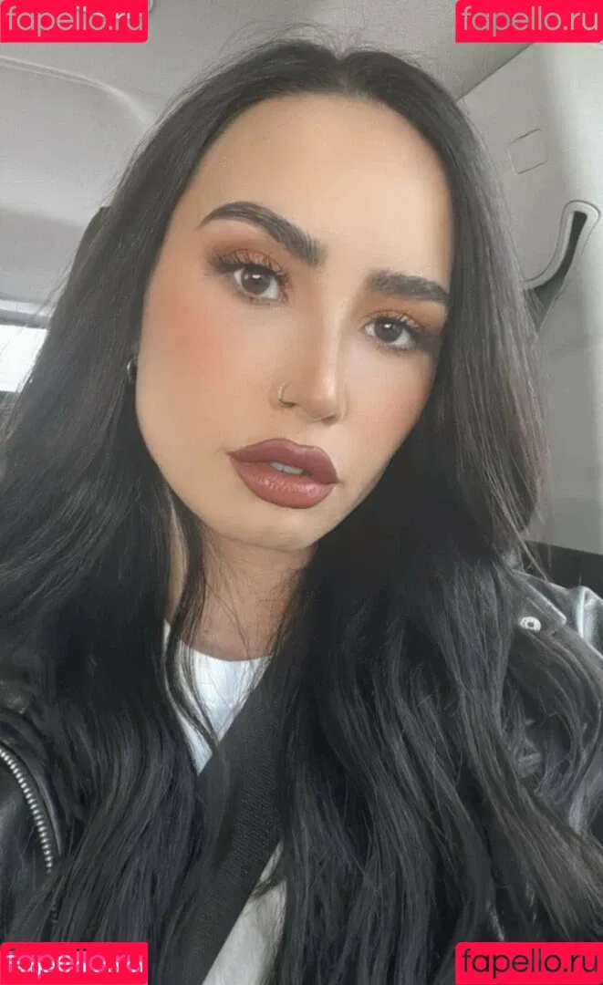 Demi Lovato / ddlovato Onlyfans Photo Gallery 