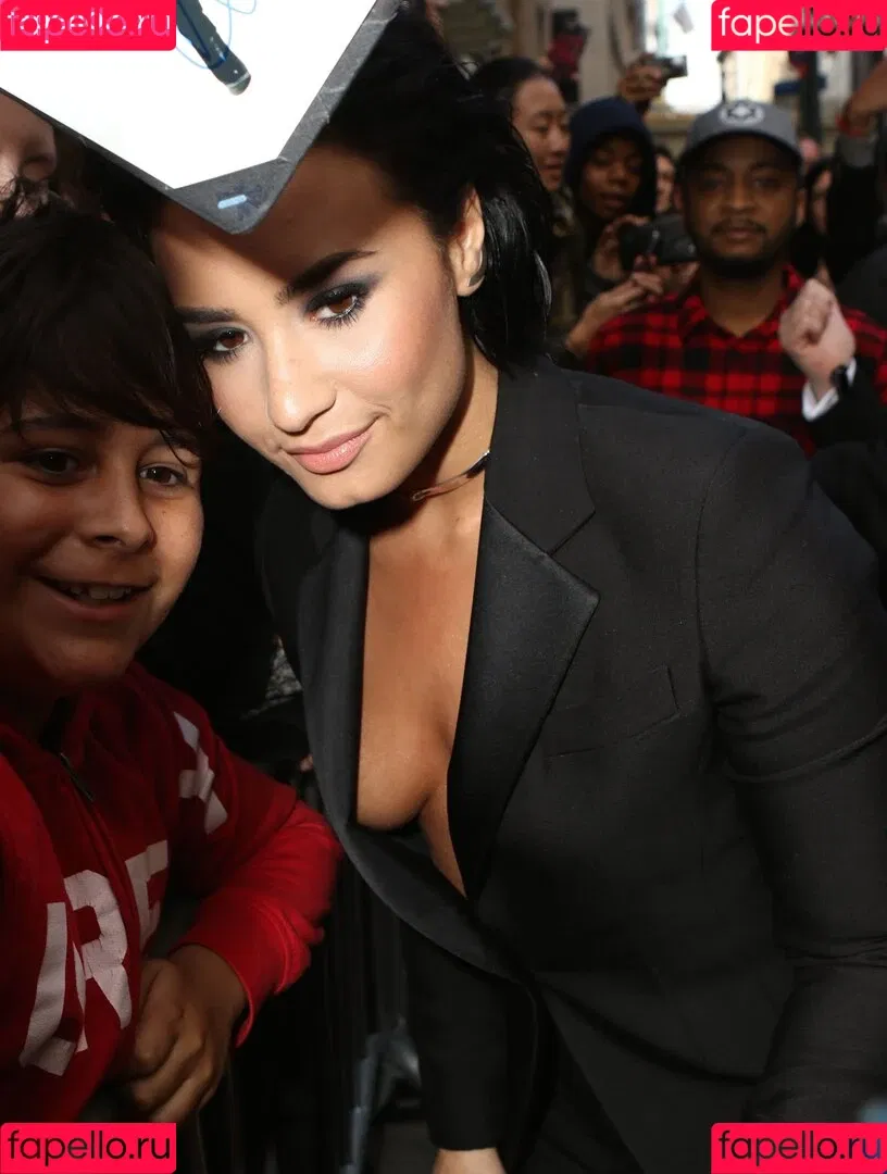 Demi Lovato / ddlovato Onlyfans Photo Gallery 