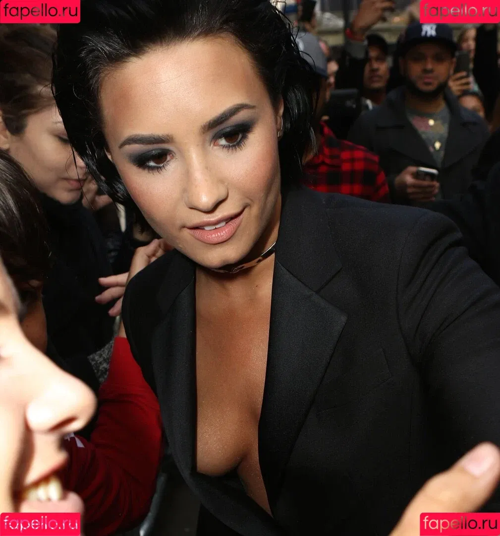 Demi Lovato / ddlovato Onlyfans Photo Gallery 