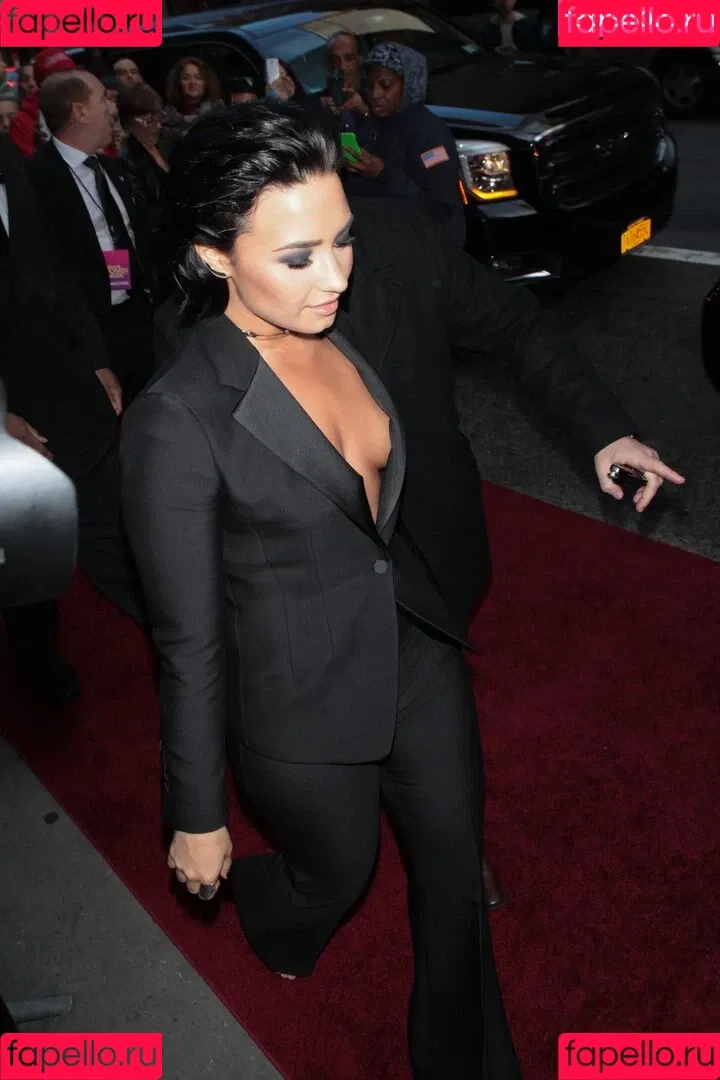 Demi Lovato / ddlovato Onlyfans Photo Gallery 
