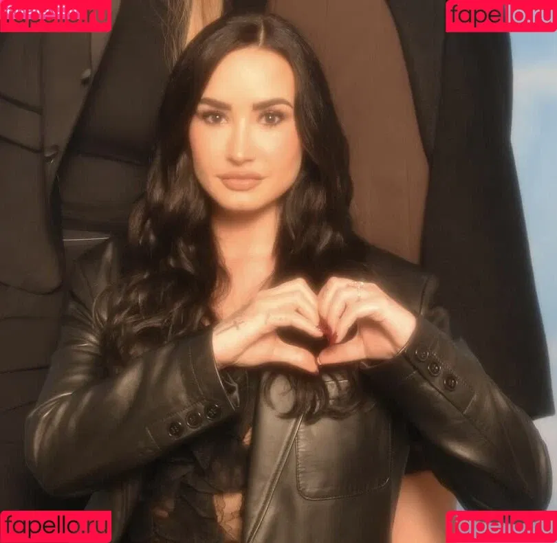 Demi Lovato / ddlovato Onlyfans Photo Gallery 