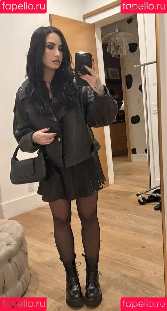 Demi Lovato / ddlovato Onlyfans Photo Gallery 