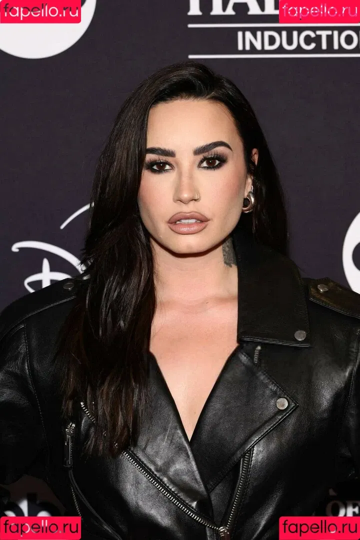 Demi Lovato / ddlovato Onlyfans Photo Gallery 
