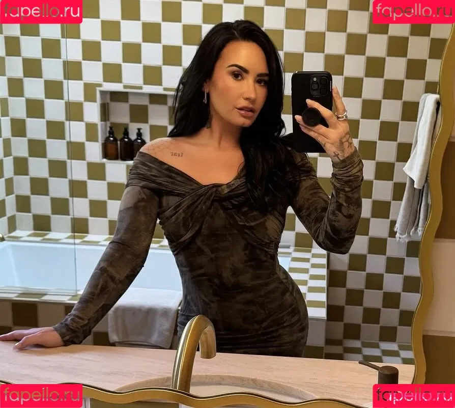 Demi Lovato / ddlovato Onlyfans Photo Gallery 