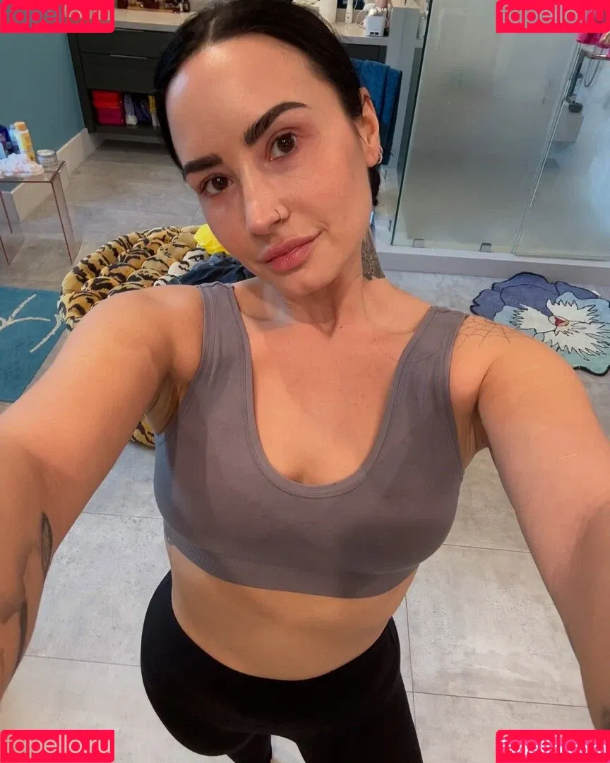 Demi Lovato / ddlovato Onlyfans Photo Gallery 