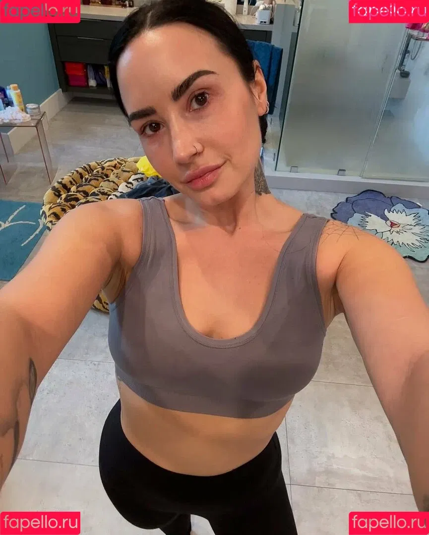 Demi Lovato / ddlovato Onlyfans Photo Gallery 