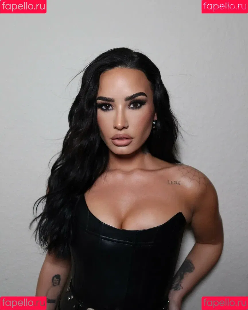 Demi Lovato / ddlovato Onlyfans Photo Gallery 