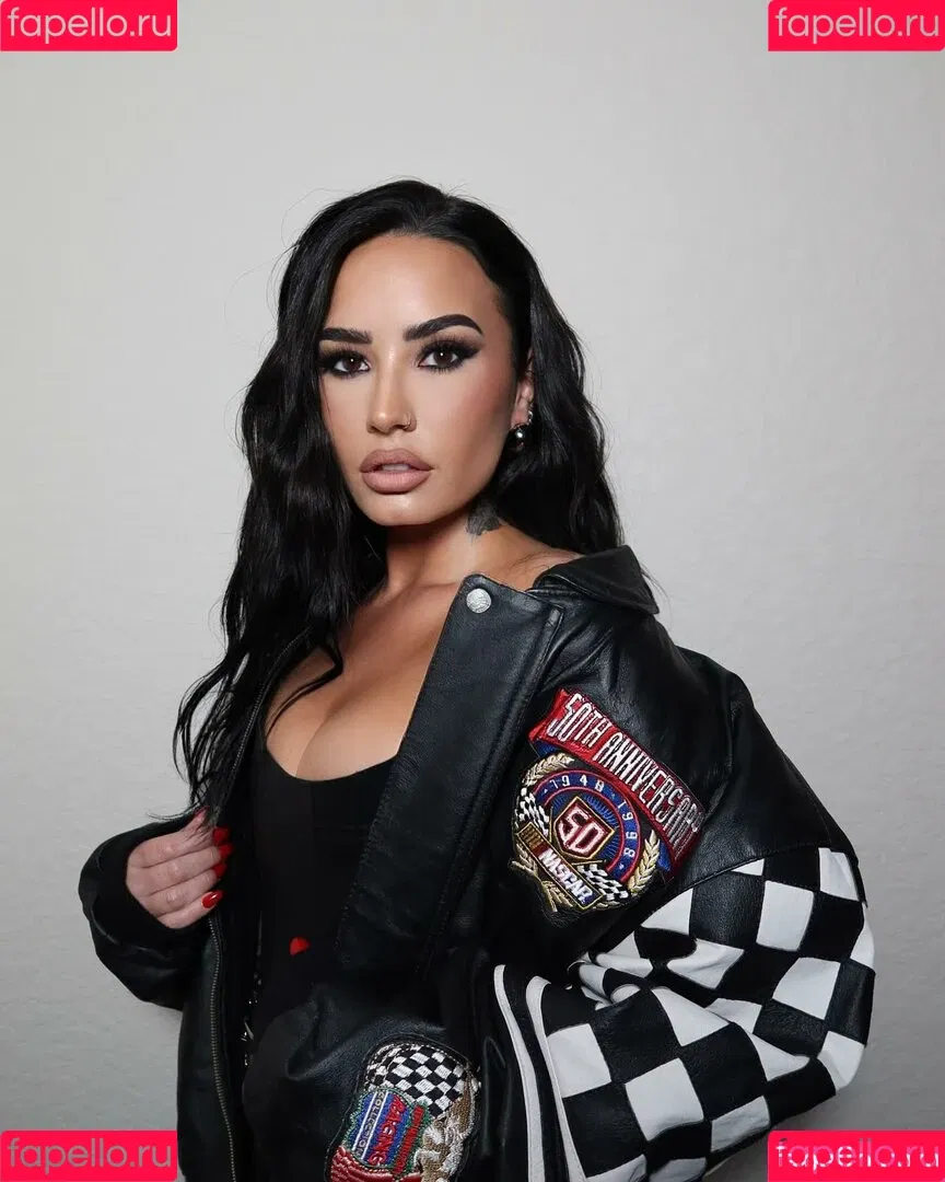 Demi Lovato / ddlovato Onlyfans Photo Gallery 