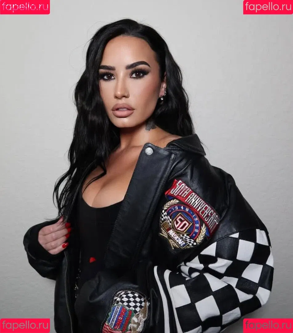 Demi Lovato / ddlovato Onlyfans Photo Gallery 