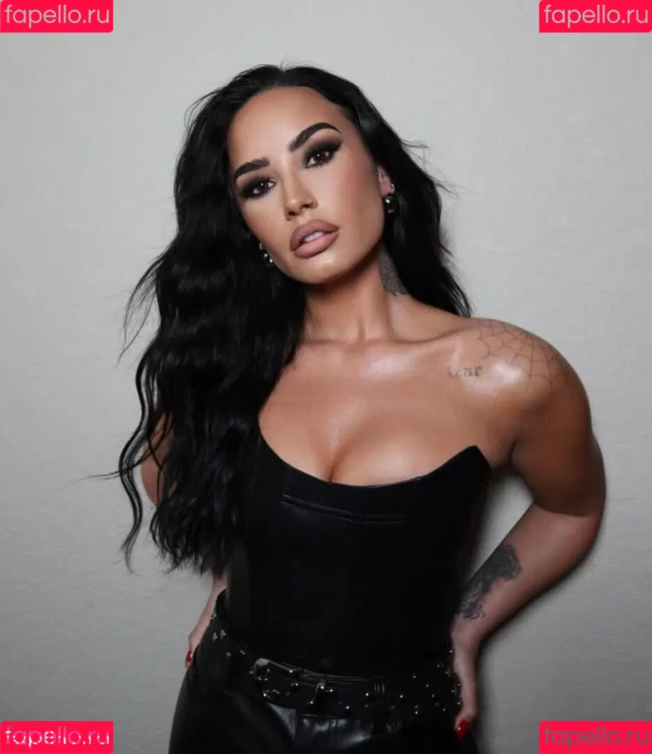 Demi Lovato / ddlovato Onlyfans Photo Gallery 