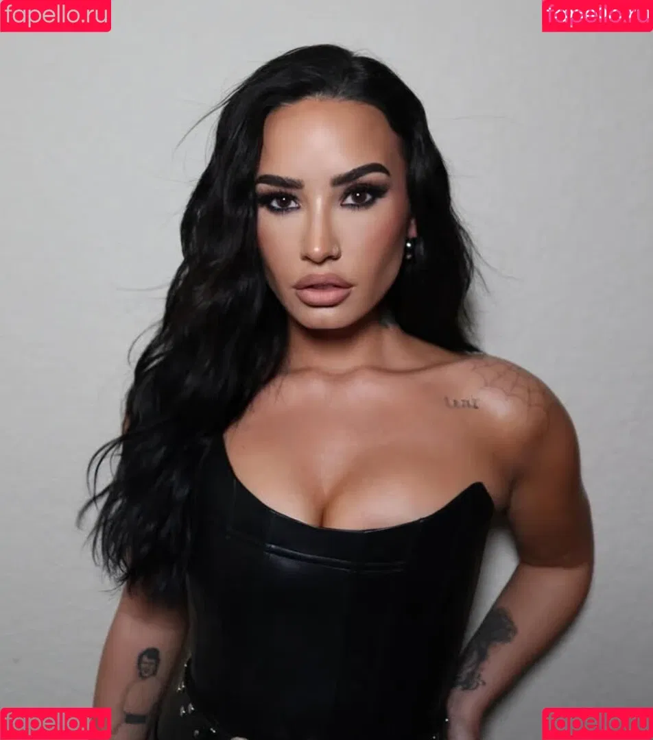 Demi Lovato / ddlovato Onlyfans Photo Gallery 