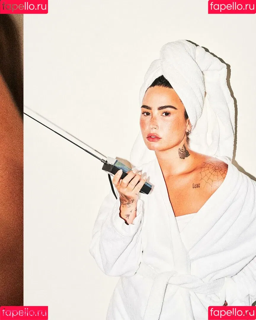 Demi Lovato / ddlovato Onlyfans Photo Gallery 