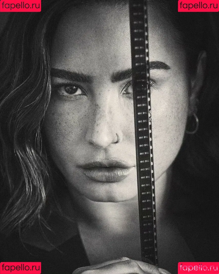 Demi Lovato / ddlovato Onlyfans Photo Gallery 