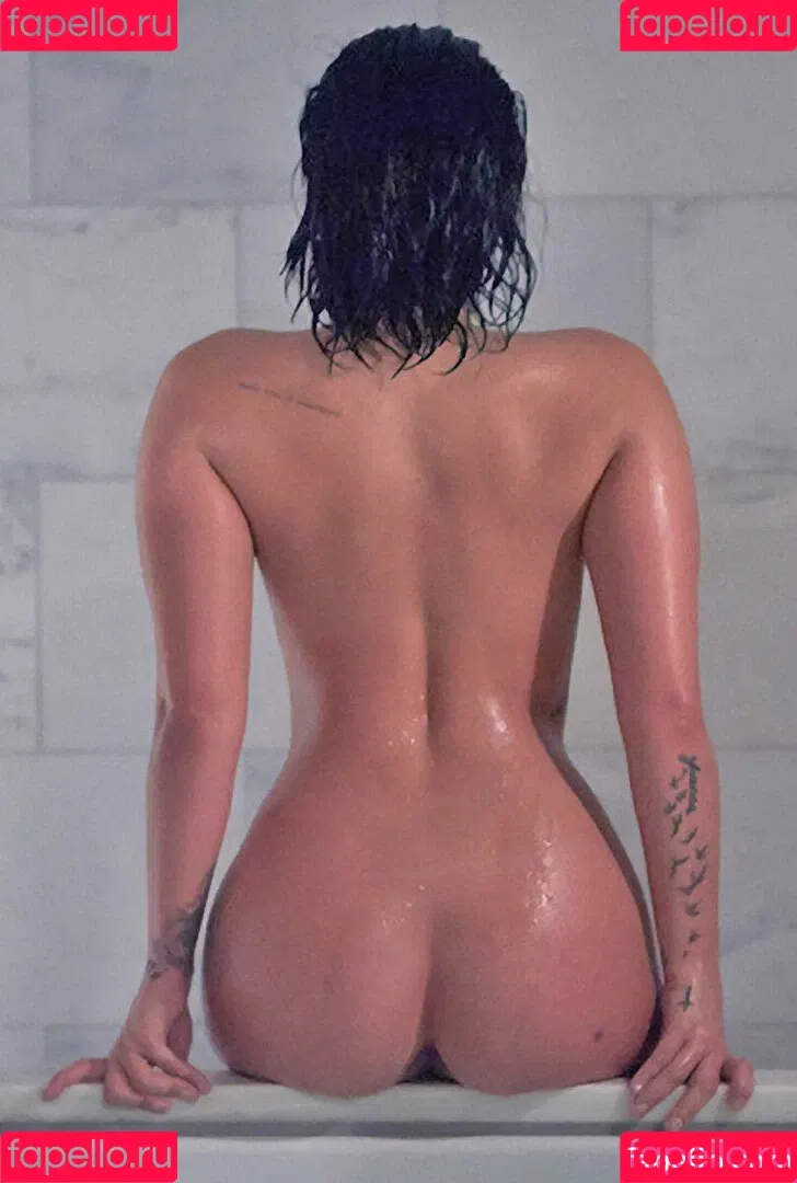 Demi Lovato / ddlovato Onlyfans Photo Gallery 