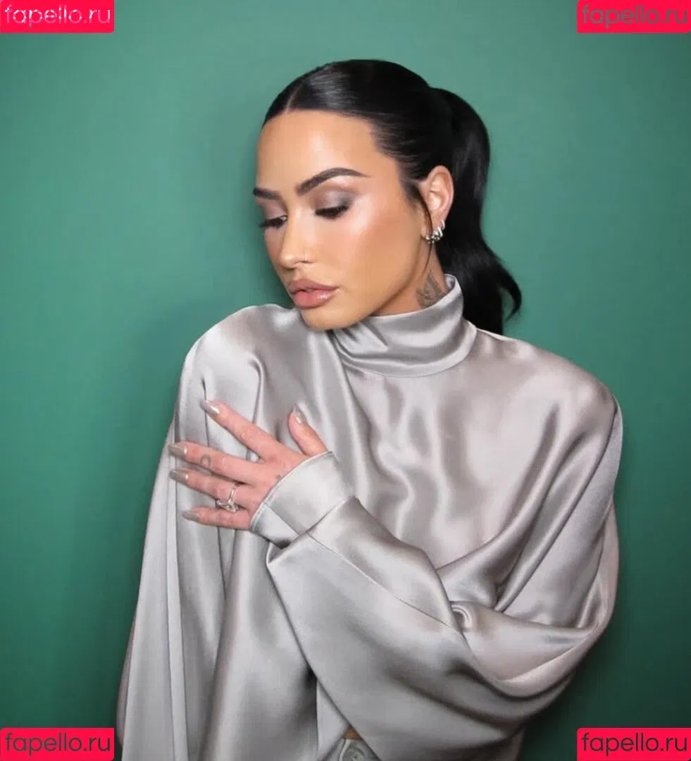 Demi Lovato / ddlovato Onlyfans Photo Gallery 