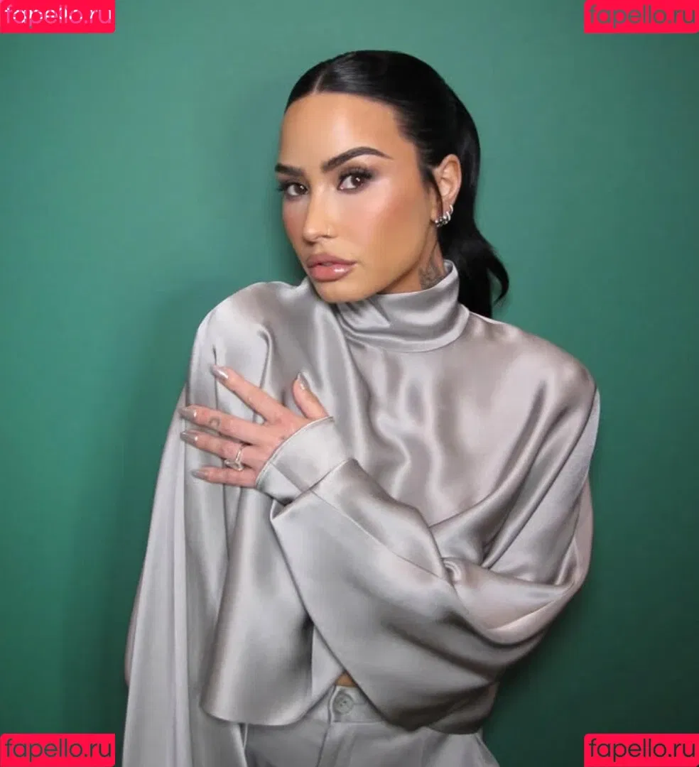 Demi Lovato / ddlovato Onlyfans Photo Gallery 