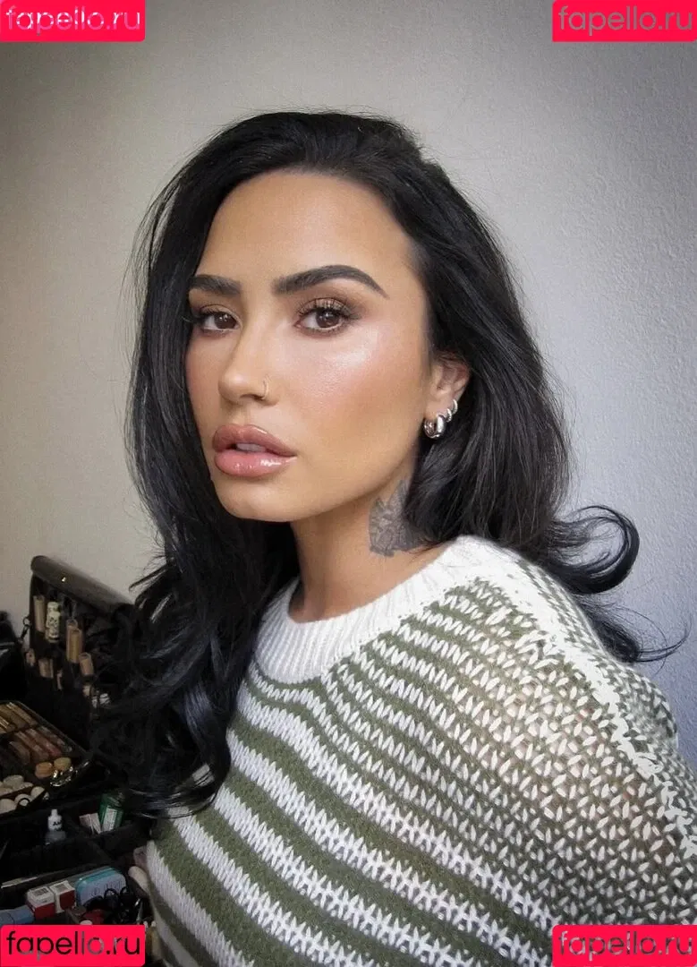 Demi Lovato / ddlovato Onlyfans Photo Gallery 