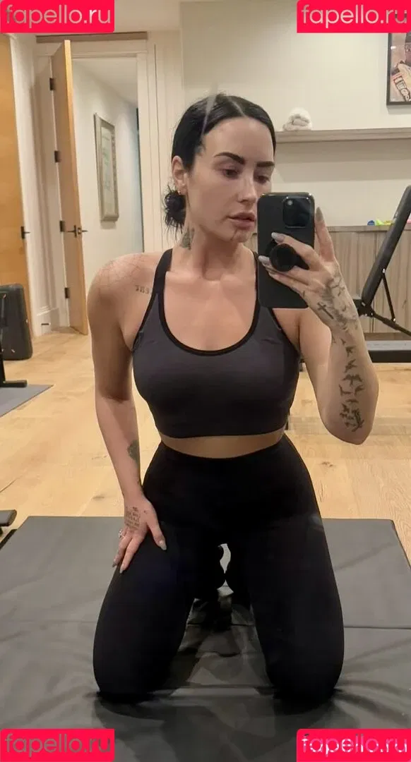 Demi Lovato / ddlovato Onlyfans Photo Gallery 