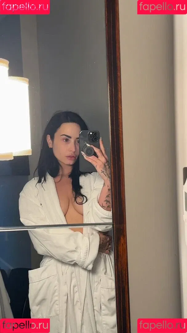 Demi Lovato / ddlovato Onlyfans Photo Gallery 