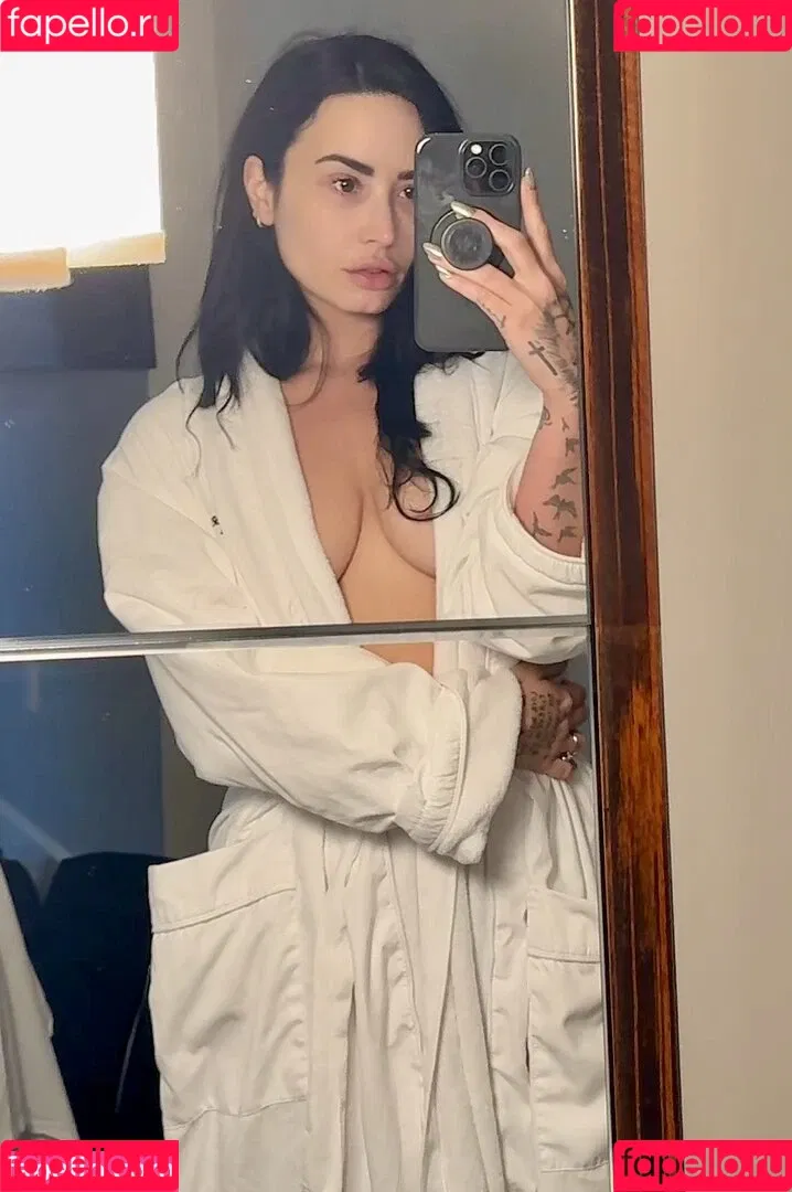 Demi Lovato / ddlovato Onlyfans Photo Gallery 