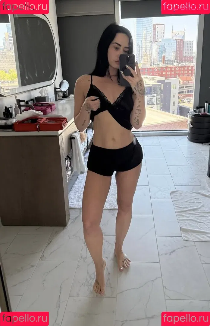 Demi Lovato / ddlovato Onlyfans Photo Gallery 