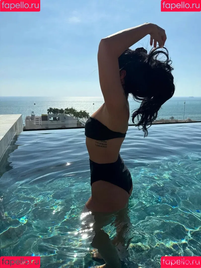 Demi Lovato / ddlovato Onlyfans Photo Gallery 