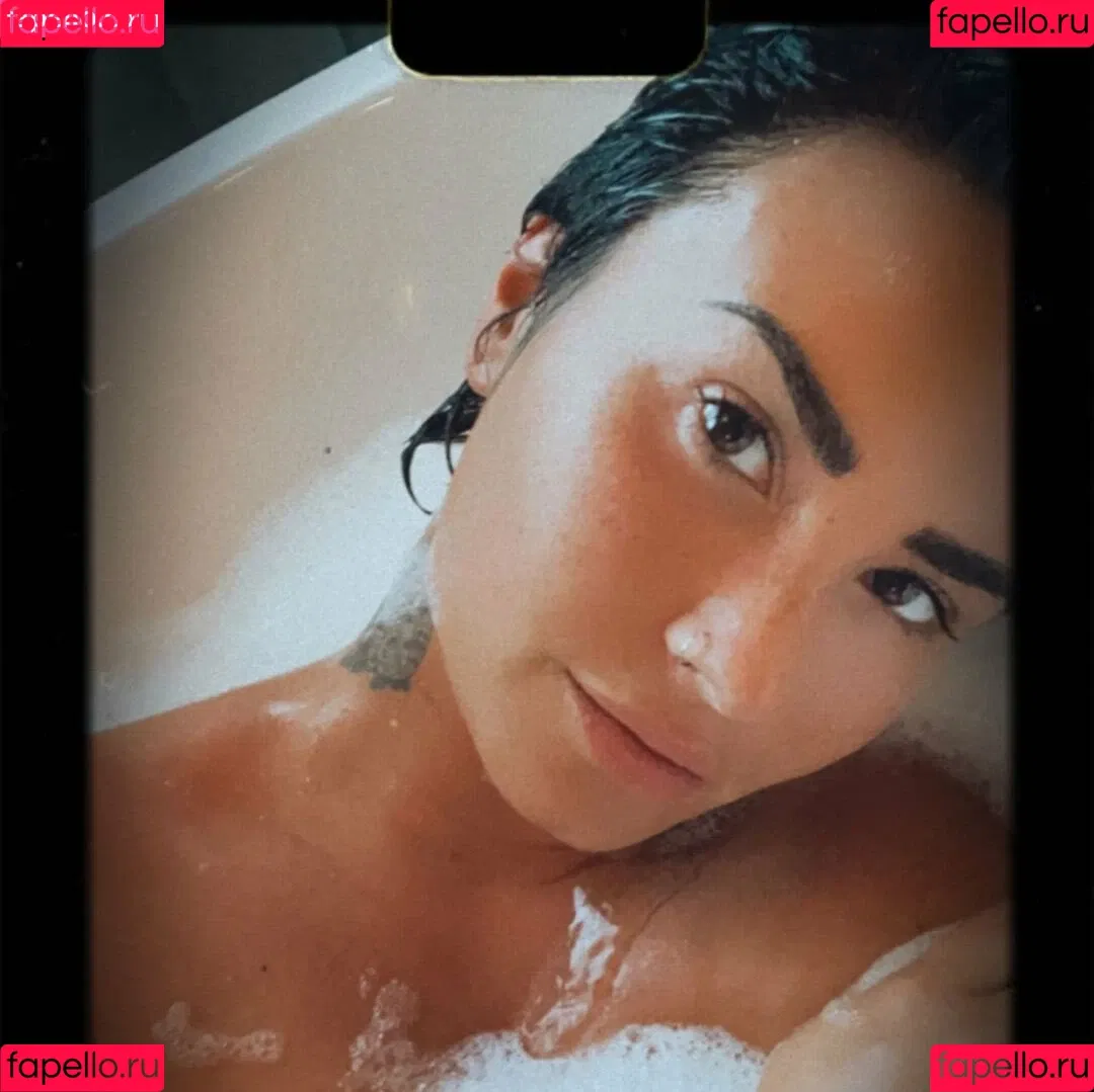 Demi Lovato / ddlovato Onlyfans Photo Gallery 
