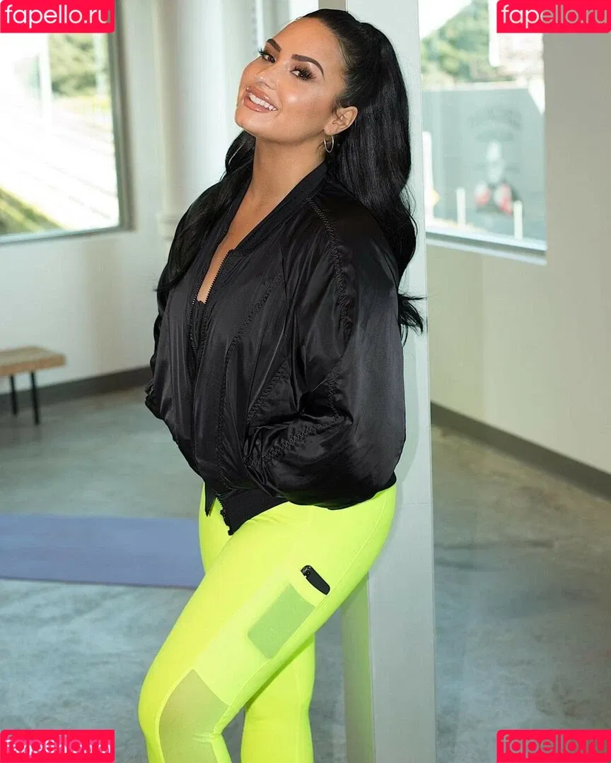 Demi Lovato / ddlovato Onlyfans Photo Gallery 