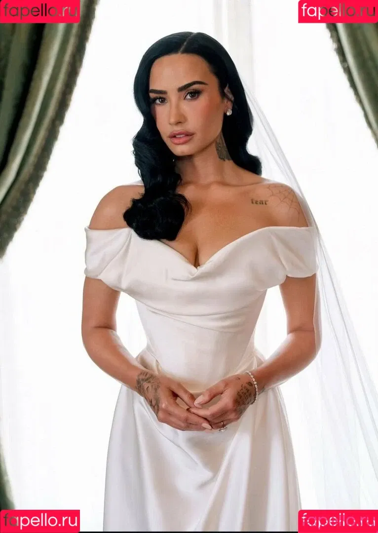 Demi Lovato / ddlovato Onlyfans Photo Gallery 