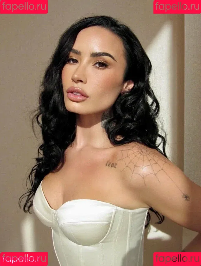Demi Lovato / ddlovato Onlyfans Photo Gallery 