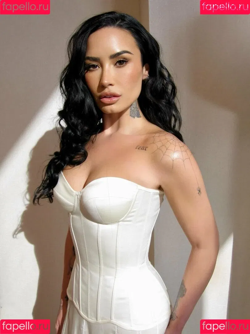 Demi Lovato / ddlovato Onlyfans Photo Gallery 