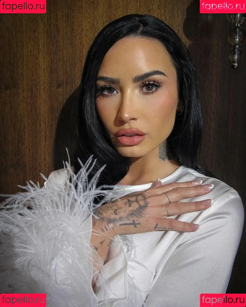 Demi Lovato / ddlovato Onlyfans Photo Gallery 
