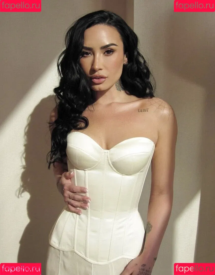 Demi Lovato / ddlovato Onlyfans Photo Gallery 