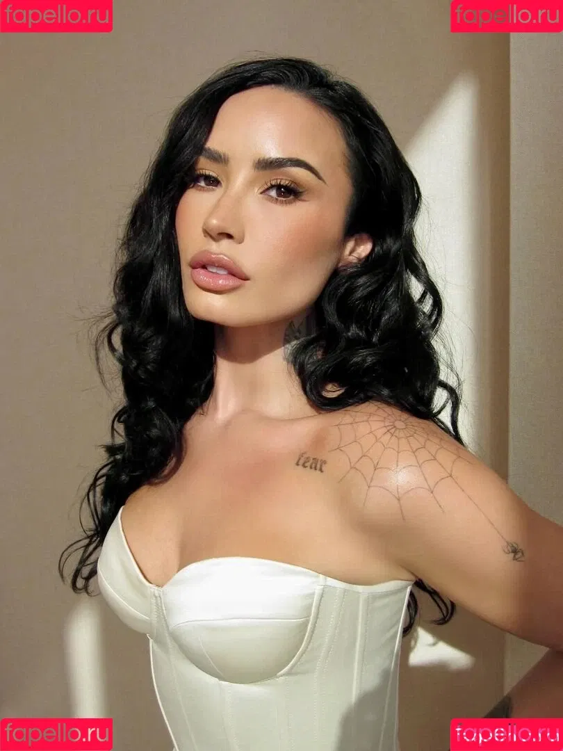 Demi Lovato / ddlovato Onlyfans Photo Gallery 