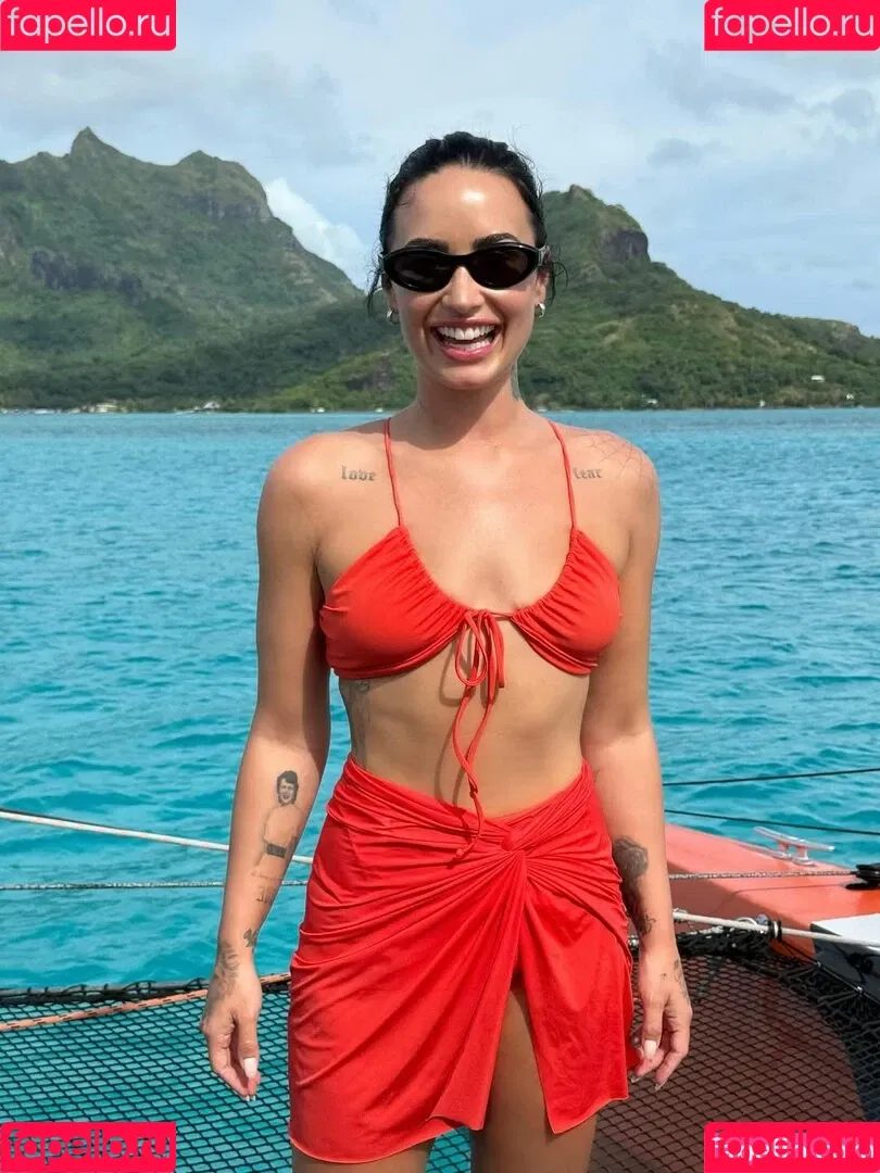 Demi Lovato / ddlovato Onlyfans Photo Gallery 