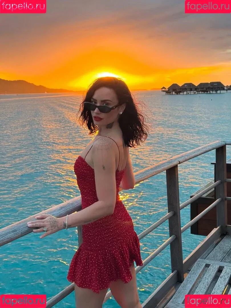 Demi Lovato / ddlovato Onlyfans Photo Gallery 