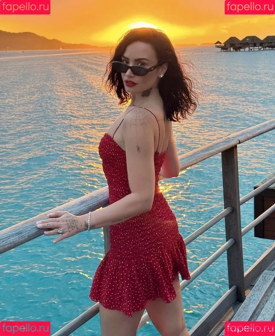 Demi Lovato / ddlovato Onlyfans Photo Gallery 