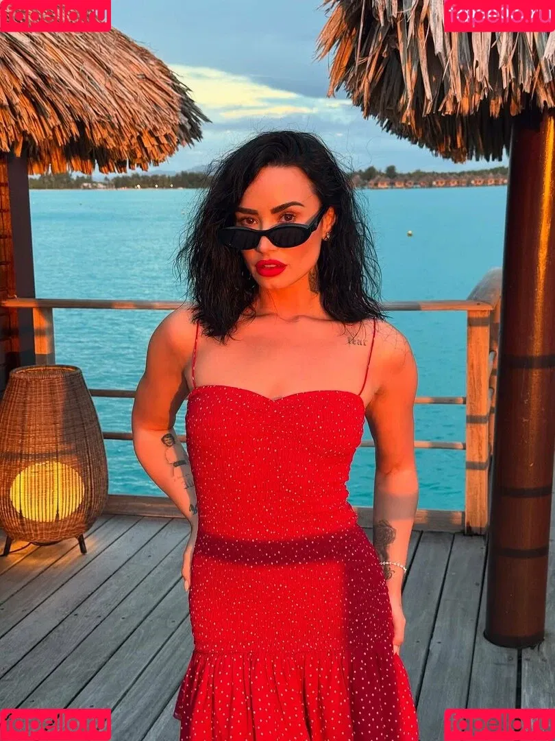 Demi Lovato / ddlovato Onlyfans Photo Gallery 