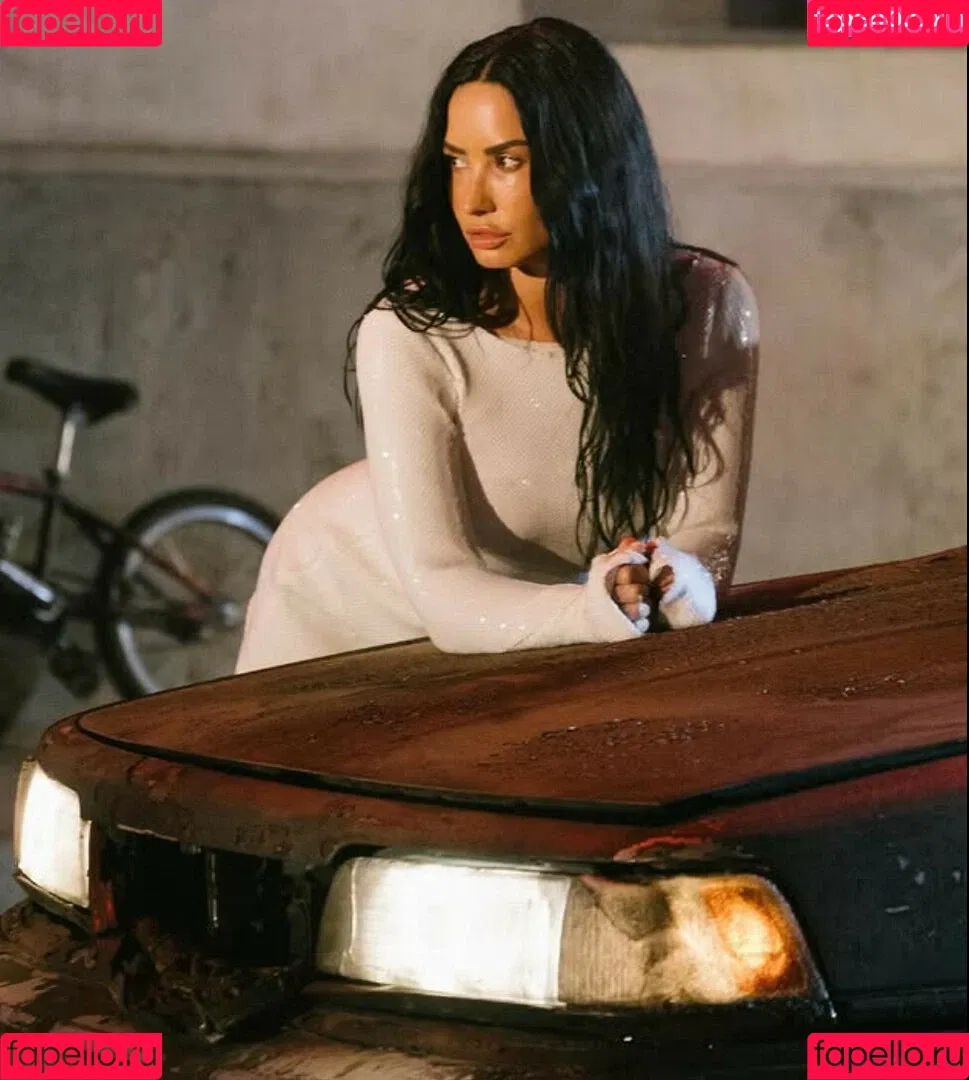 Demi Lovato / ddlovato Onlyfans Photo Gallery 