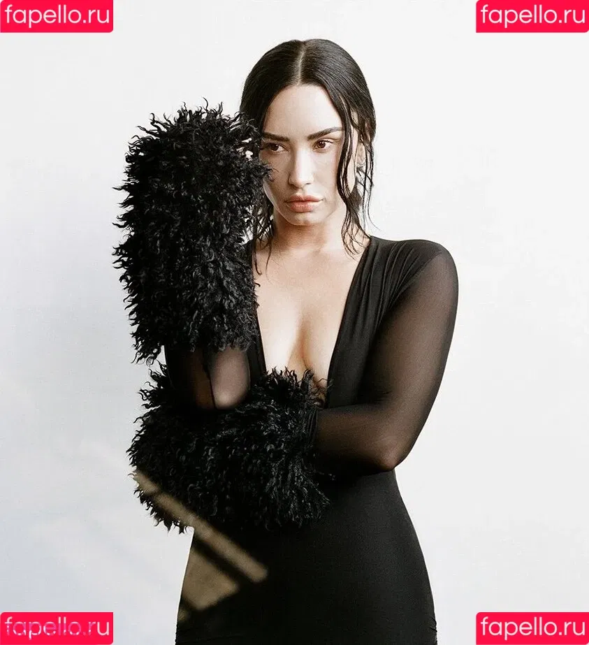 Demi Lovato / ddlovato Onlyfans Photo Gallery 