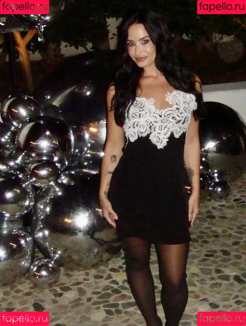 Demi Lovato / ddlovato Onlyfans Photo Gallery 