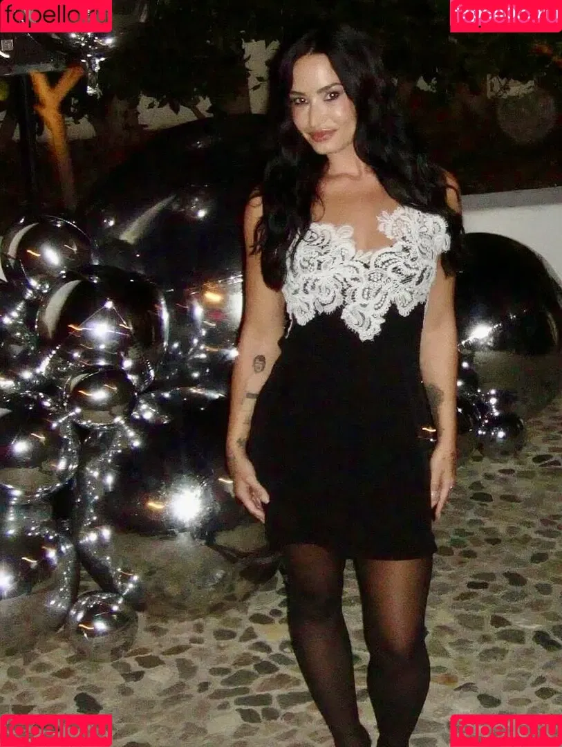 Demi Lovato / ddlovato Onlyfans Photo Gallery 