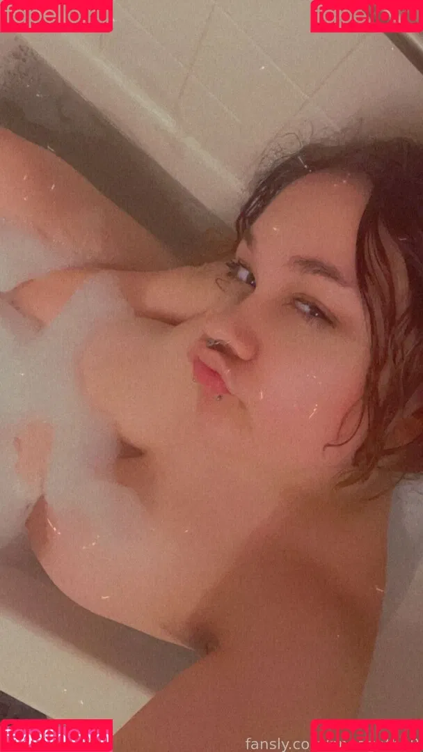 mrettaxe / scxrlettalatar Onlyfans Photo Gallery 