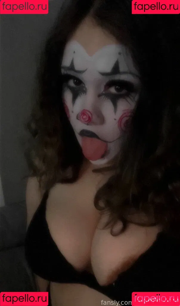 mrettaxe / scxrlettalatar Onlyfans Photo Gallery 