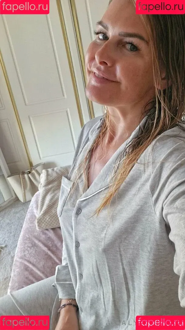 caly.morgan7 / calymorgan Onlyfans Photo Gallery 