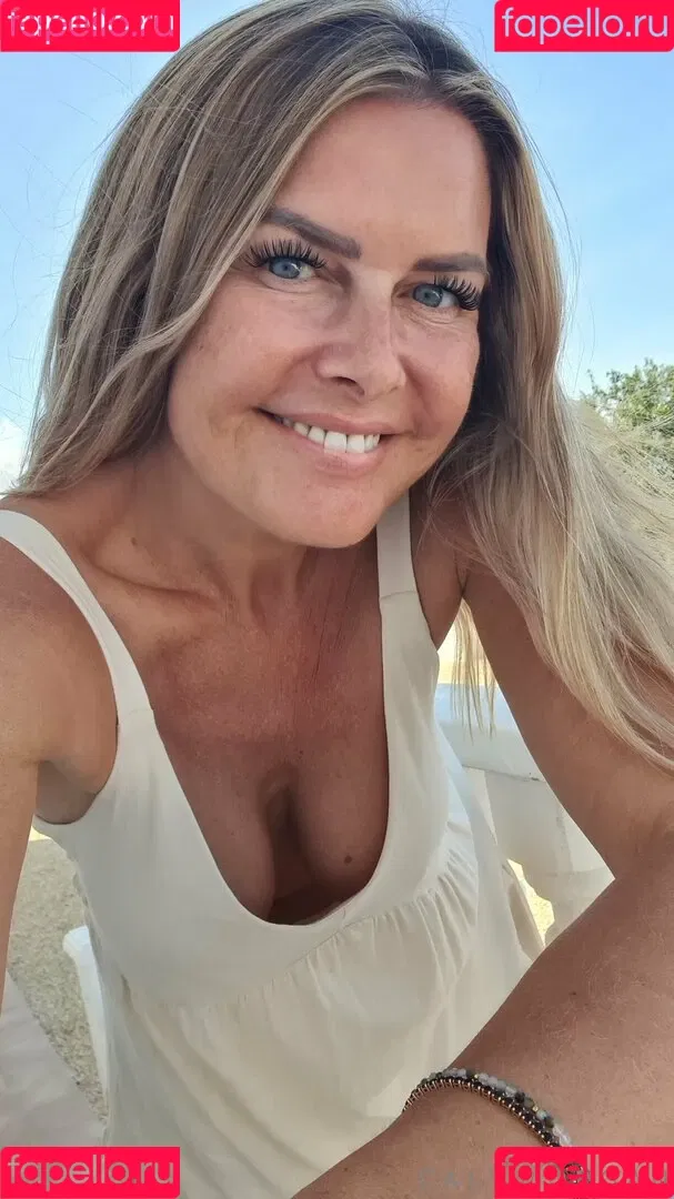 caly.morgan7 / calymorgan Onlyfans Photo Gallery 