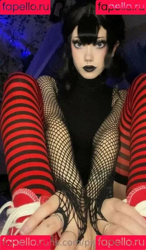 https: / pipssqueakss Onlyfans Photo Gallery 